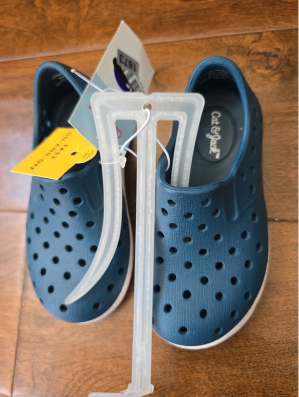 Size 6 brand new shoes from target item. 1673 box 25